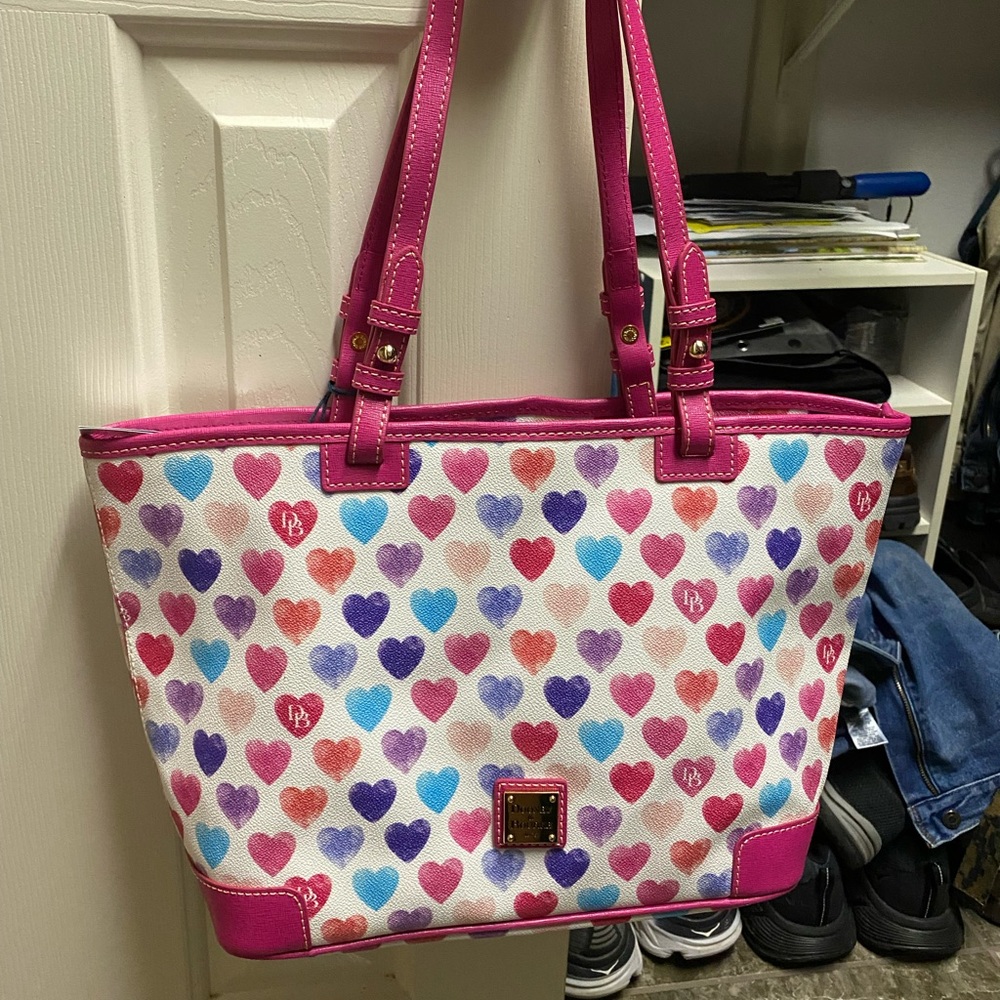 New with tags heart printed dooney